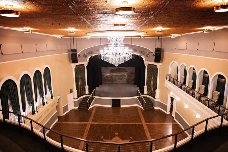 GOSS OPERA INTERIOR