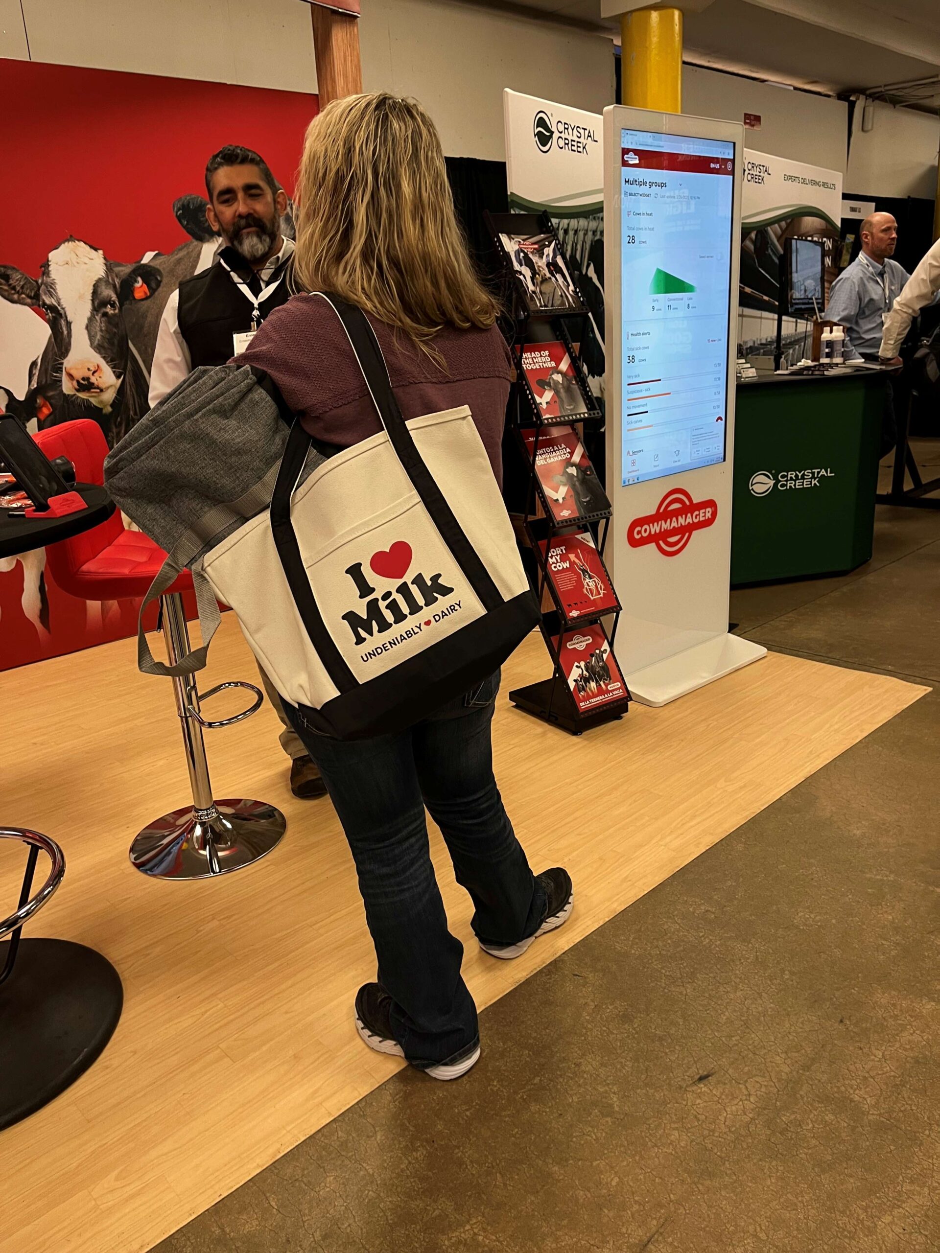 swag bags at Dairy Expo 002 scaled