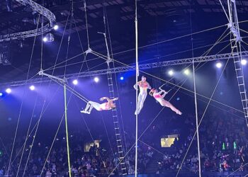 circus acrobats