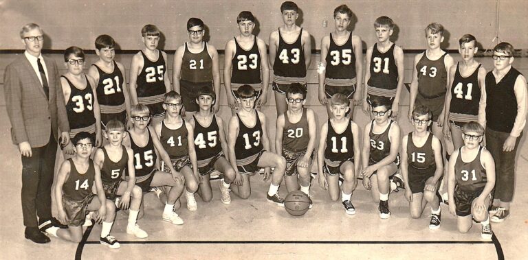 1970 Sioux Valley Junior High 7th grade basketball team 002