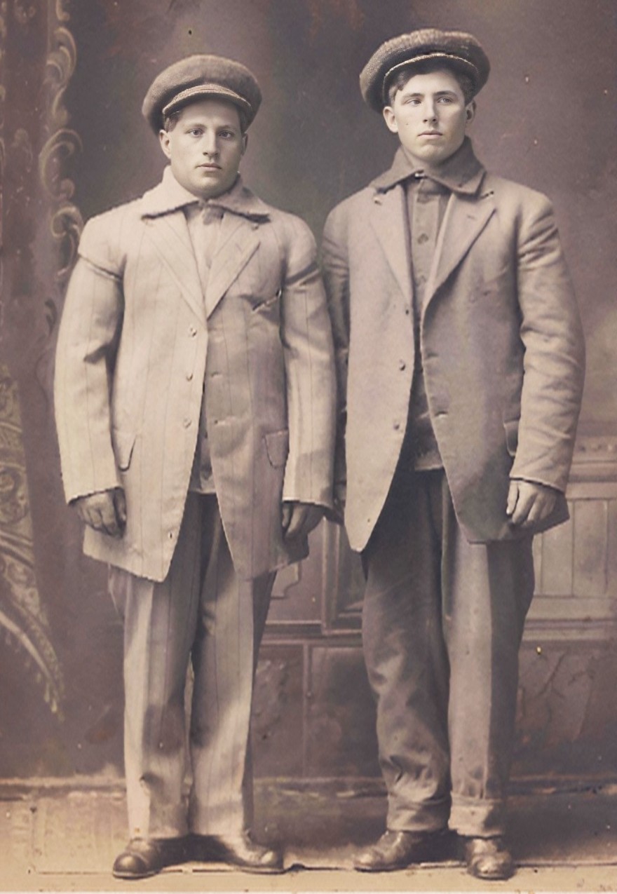 Oluf and Emil Hammer ca. 1914