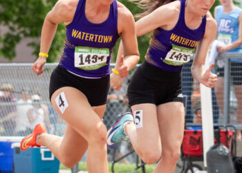 Alayna Smith left races against her teammate Anna Hirtz right in the 100 meter sprint