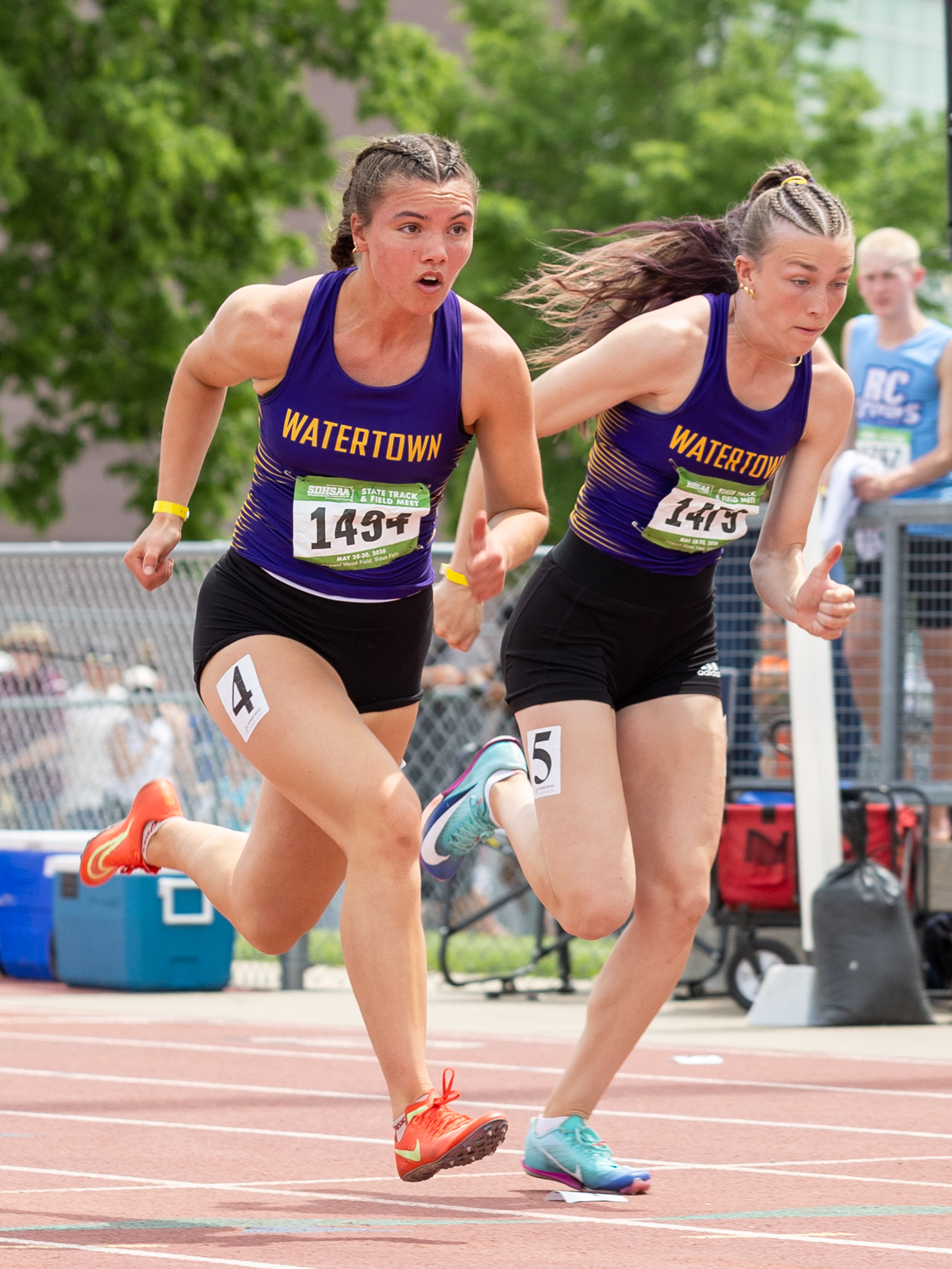 Alayna Smith left races against her teammate Anna Hirtz right in the 100 meter sprint