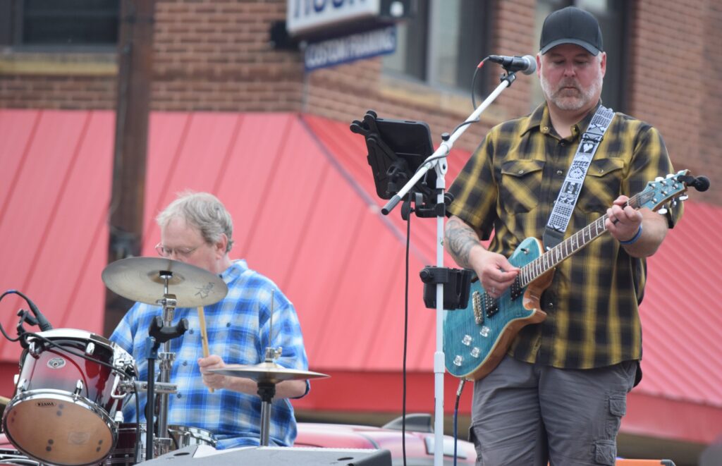 Weather cuts short Concerts on Kemp opener 4 Red11
